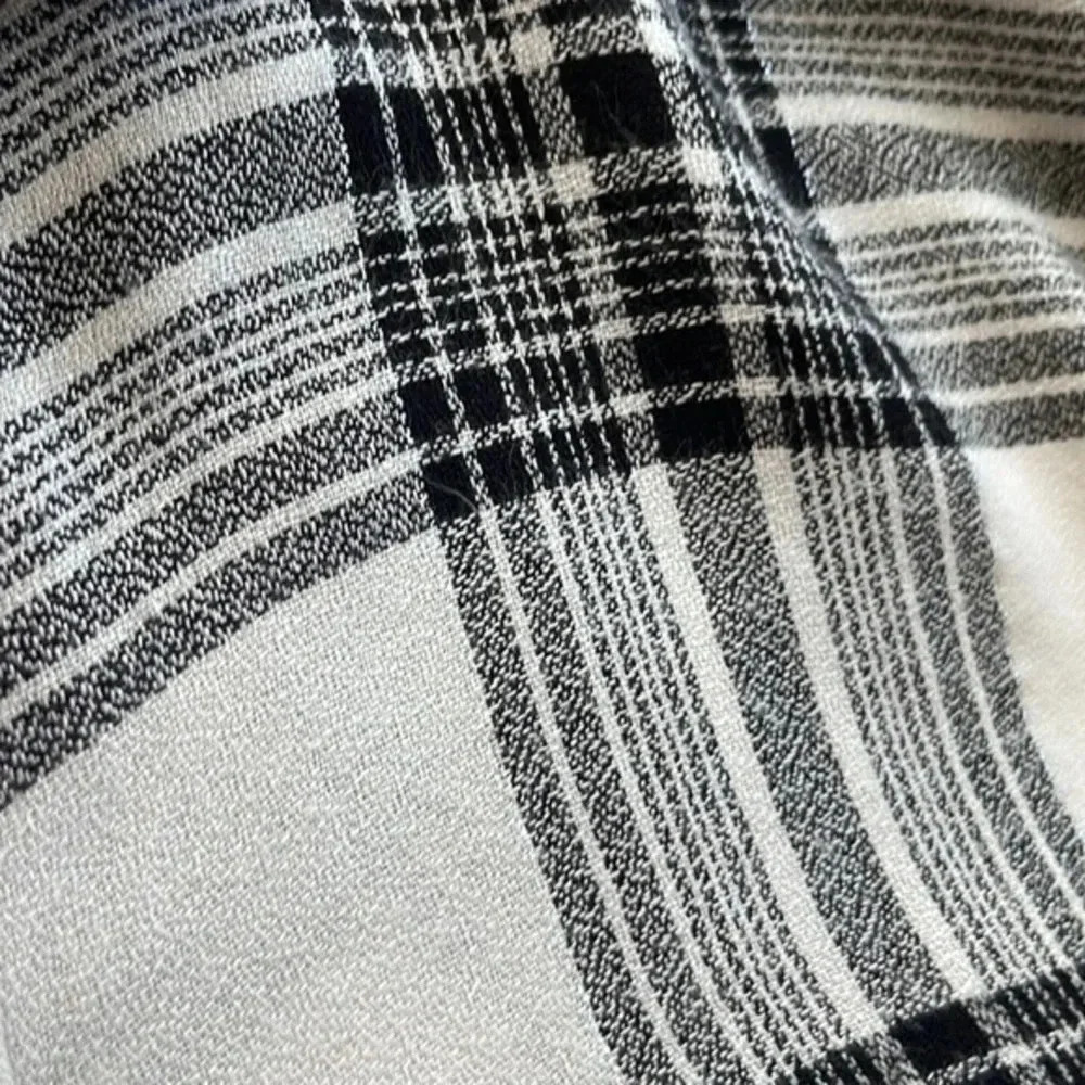 Elan-Brie black and white plaid top with fringed hemline size Large NEW - Picture 5 of 9